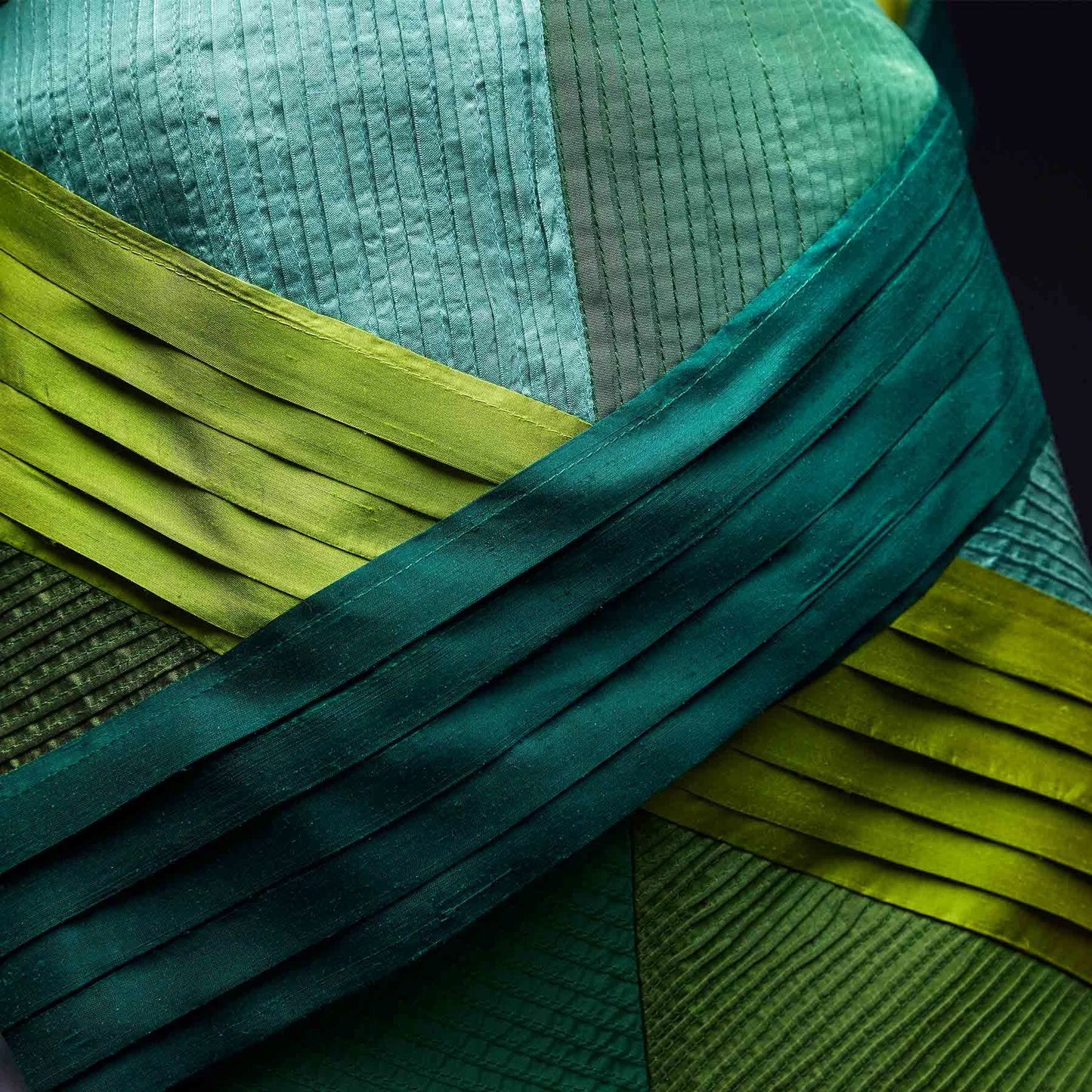 PFAFF® expression™ 715 Sewing Machine - Prismatic Fiber Arts