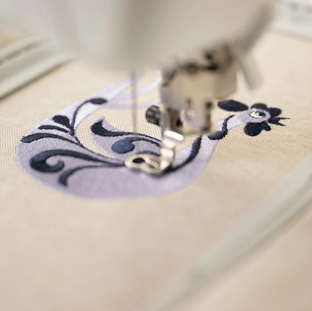 HUSQVARNA® VIKING® DESIGNER QUARTZ™ 29 Sewing & Embroidery Machine - Prismatic Fiber Arts