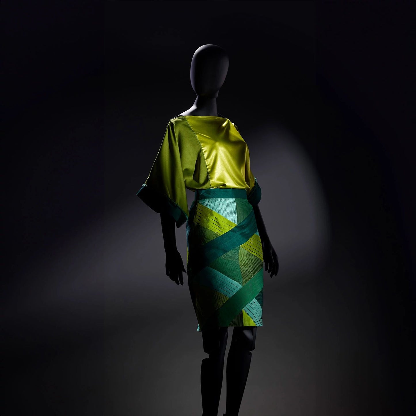 PFAFF® expression™ 715 Sewing Machine - Prismatic Fiber Arts