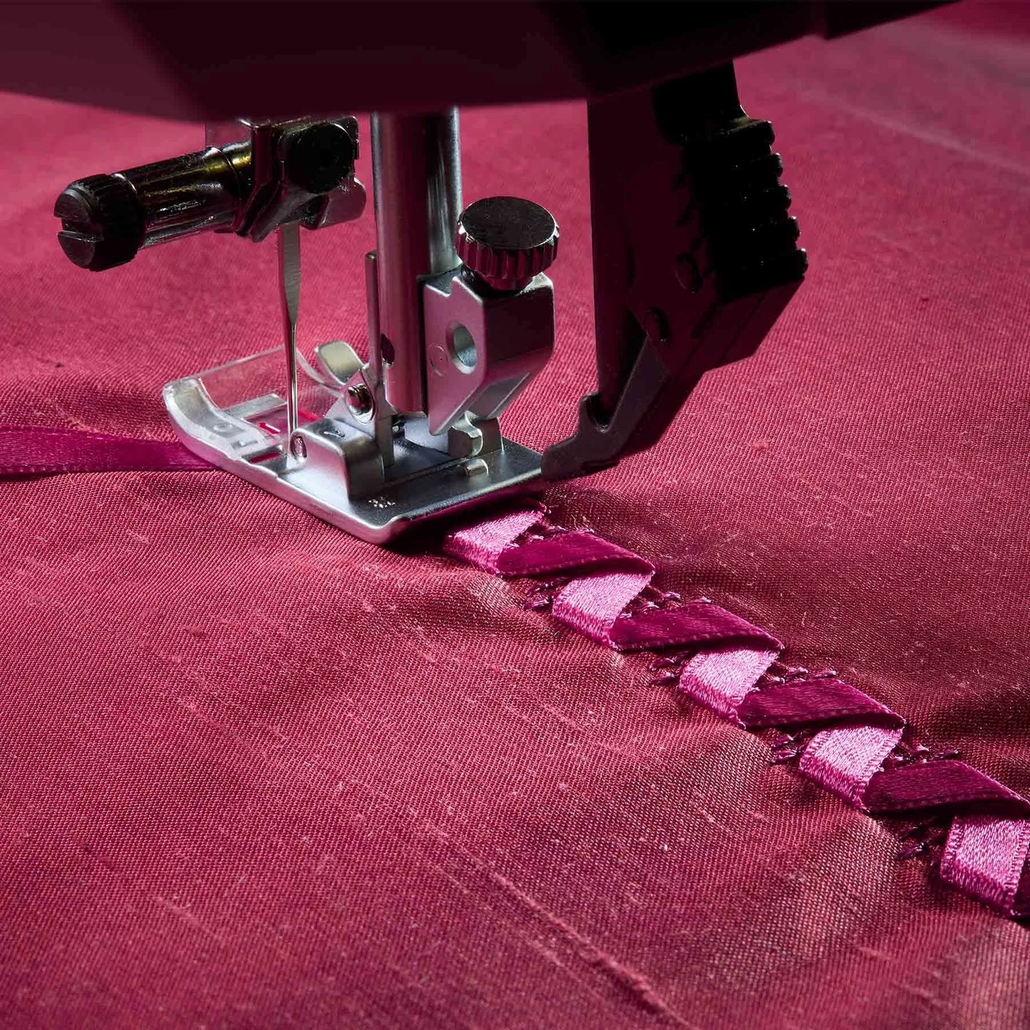 PFAFF® quilt expression™ 725 Sewing Machine - Prismatic Fiber Arts