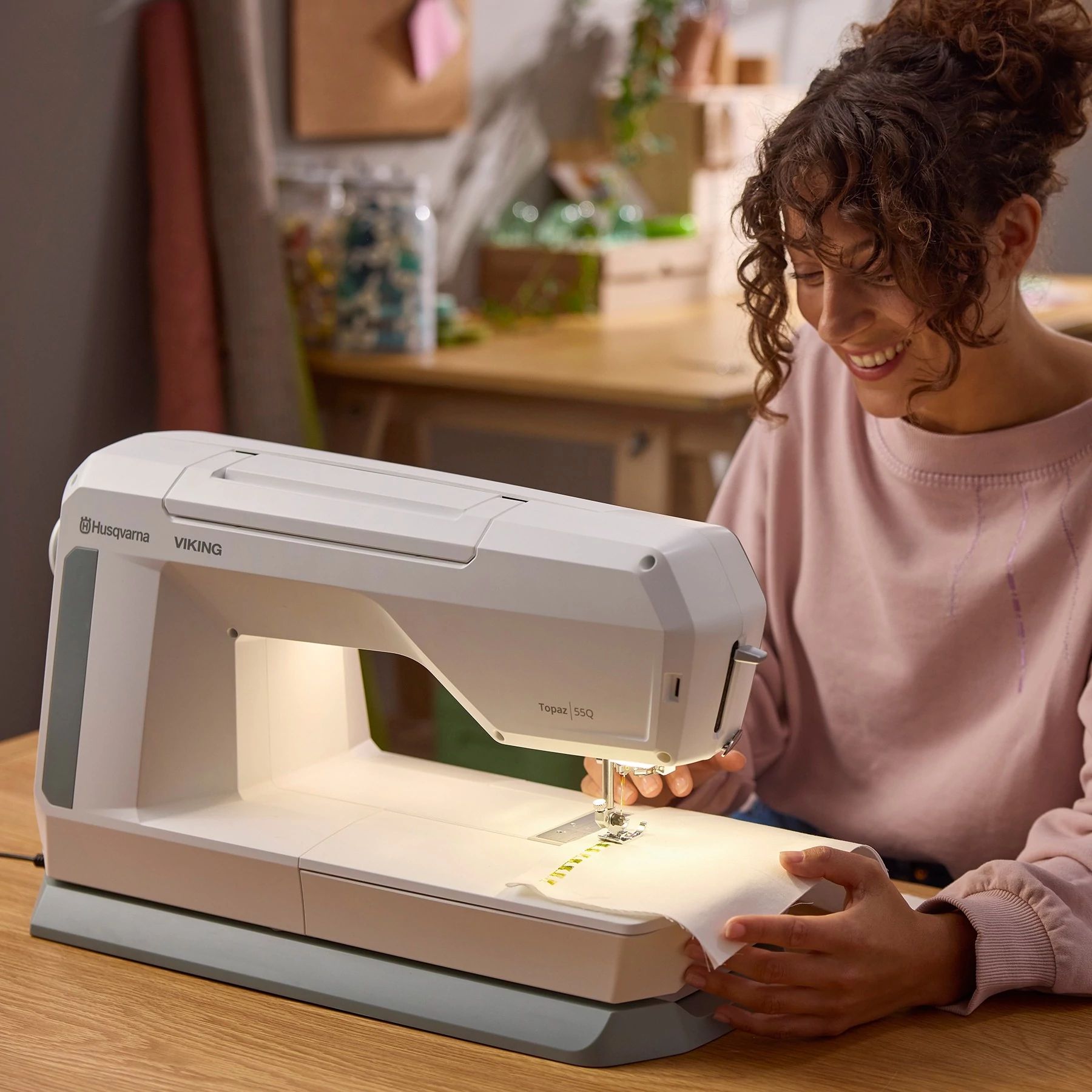 HUSQVARNA® VIKING® TOPAZ™ 55Q Sewing Machine - Prismatic Fiber Arts