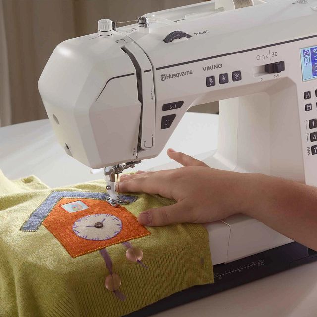 HUSQVARNA® VIKING® ONYX™ 30 Sewing Machine - Prismatic Fiber Arts